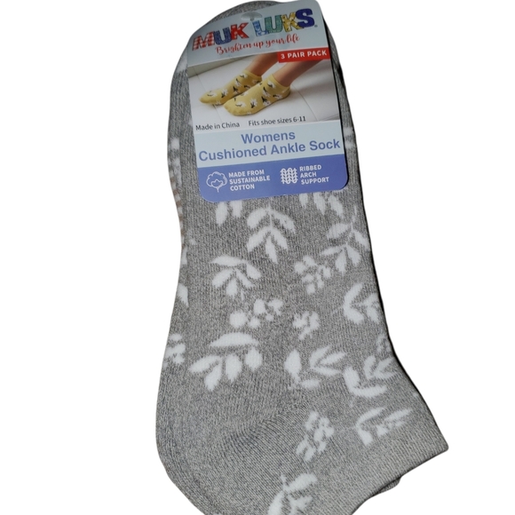 Muk Luks NWT 3-Pack Women's Low Cut Sock Assorted Designs 672-75 - Picture 3 of 3
